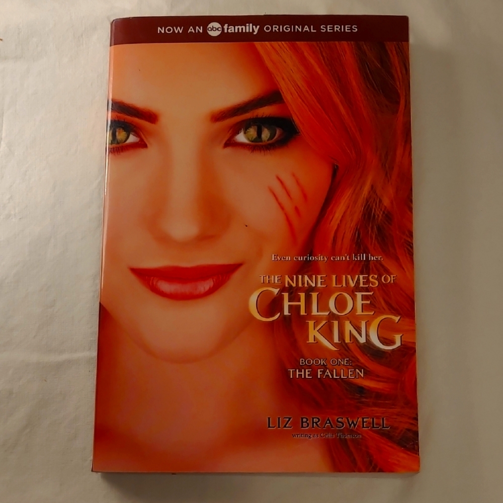 The Nine Lives of Chloe King Book
